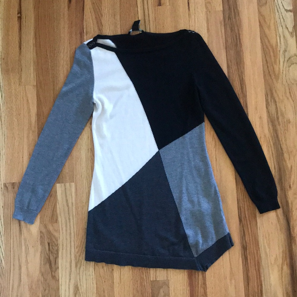 XS Black & White sweater